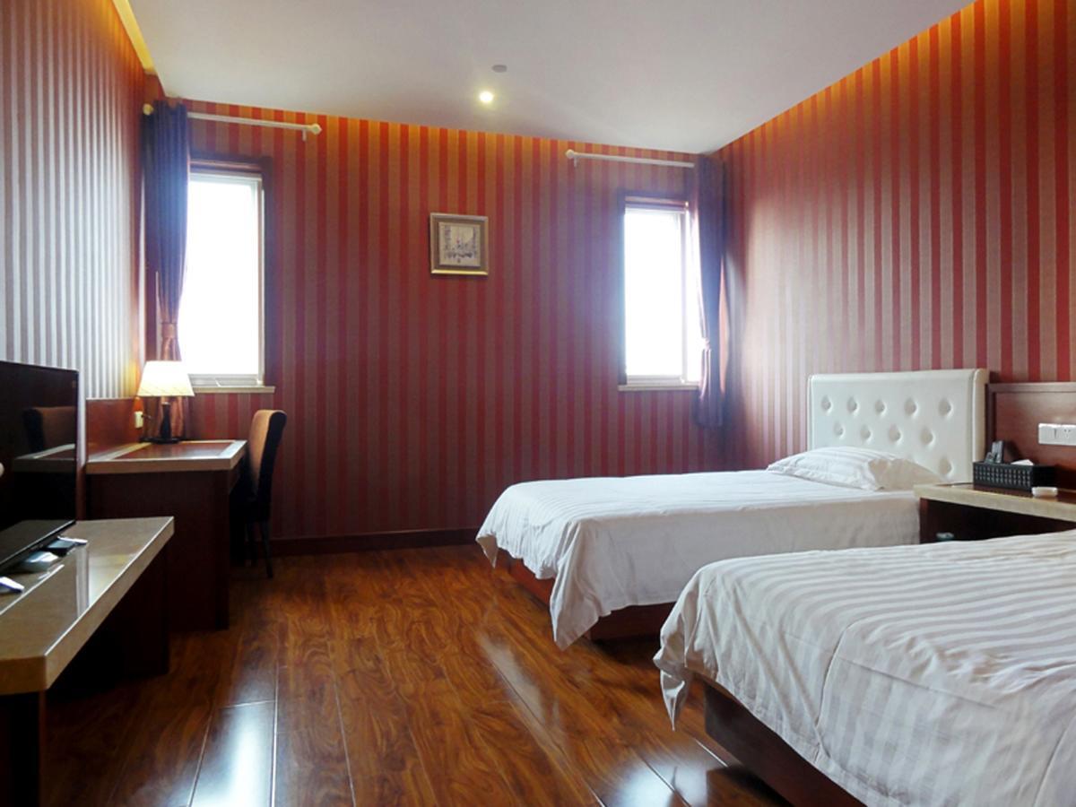 Hua Qi Kaiserdom Hotel Zhongshan Road St Michael'S Cathedral And Zhanqiao Pier Qingdao Exterior foto
